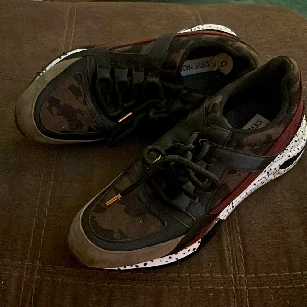 Steve Madden sneakers